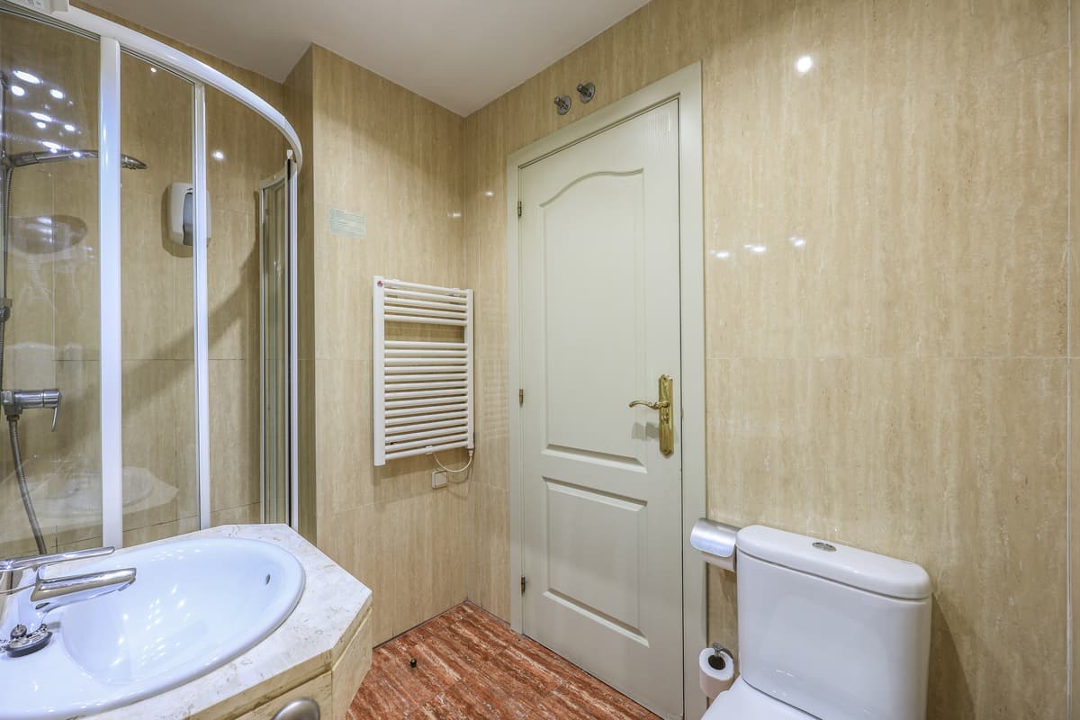 Baño de habitación con ducha